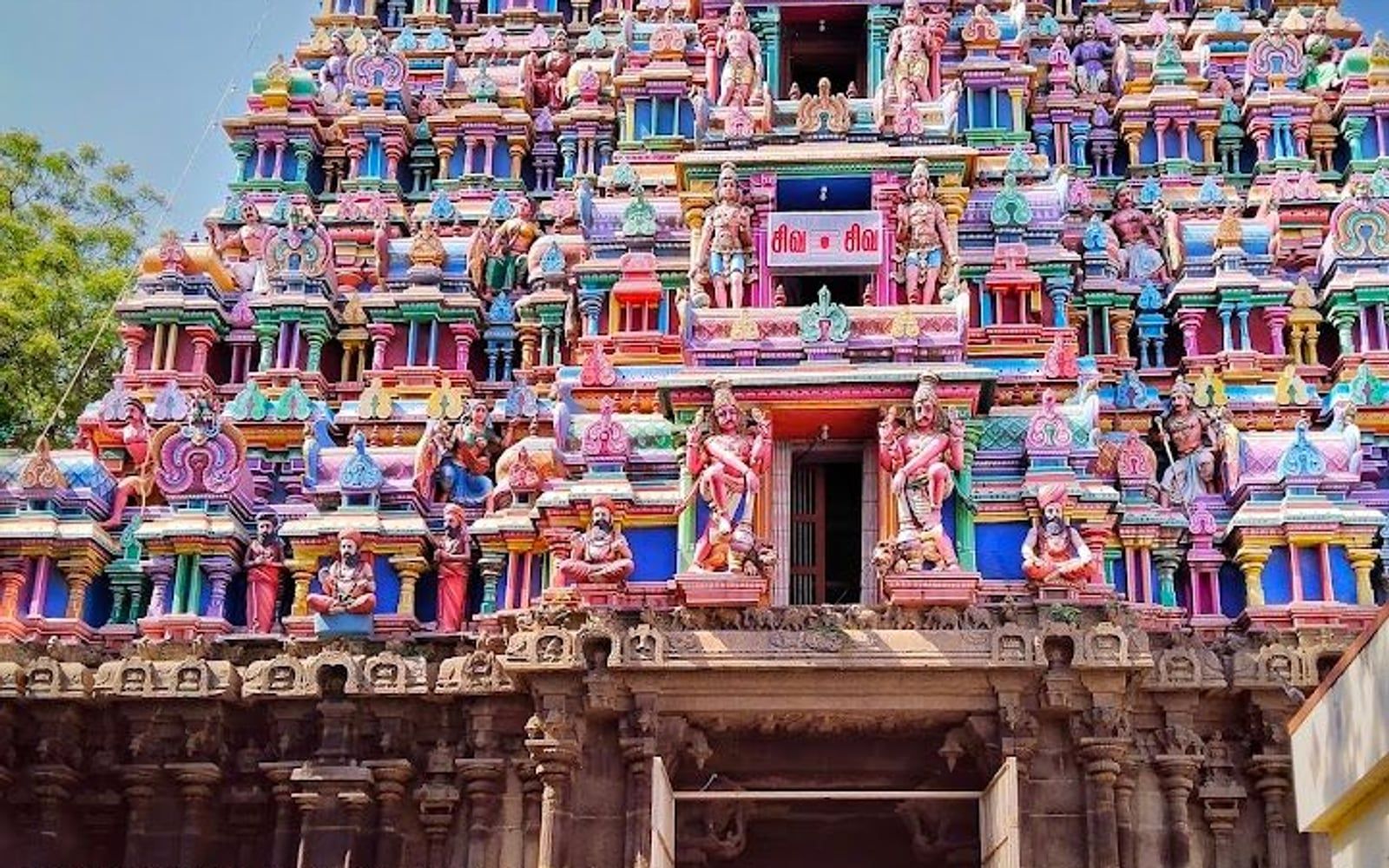 Nellaiappar Temple, Near the northern banks of the Thamirabarani River, Tirunelveli, Tamil Nadu