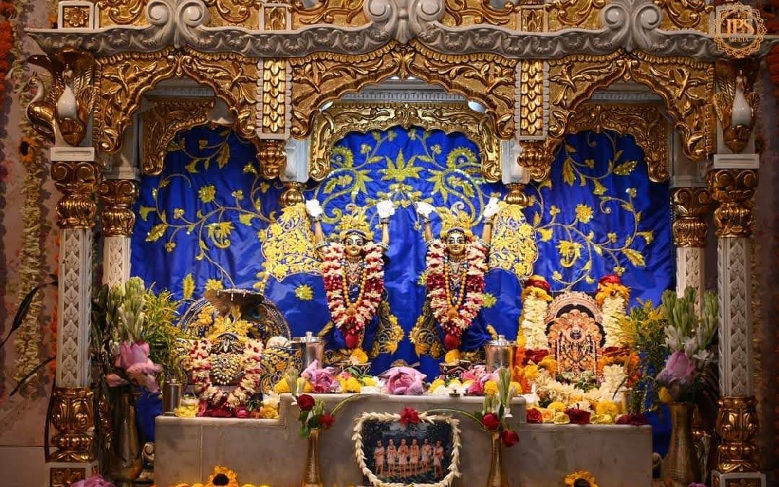 Panihati Mahotsavtala Radha Krishna Temple, Mahotsavtala / Ramkrishna Pally / Gauranga Ghat Road, Panihati, North 24 Parganas, West Bengal