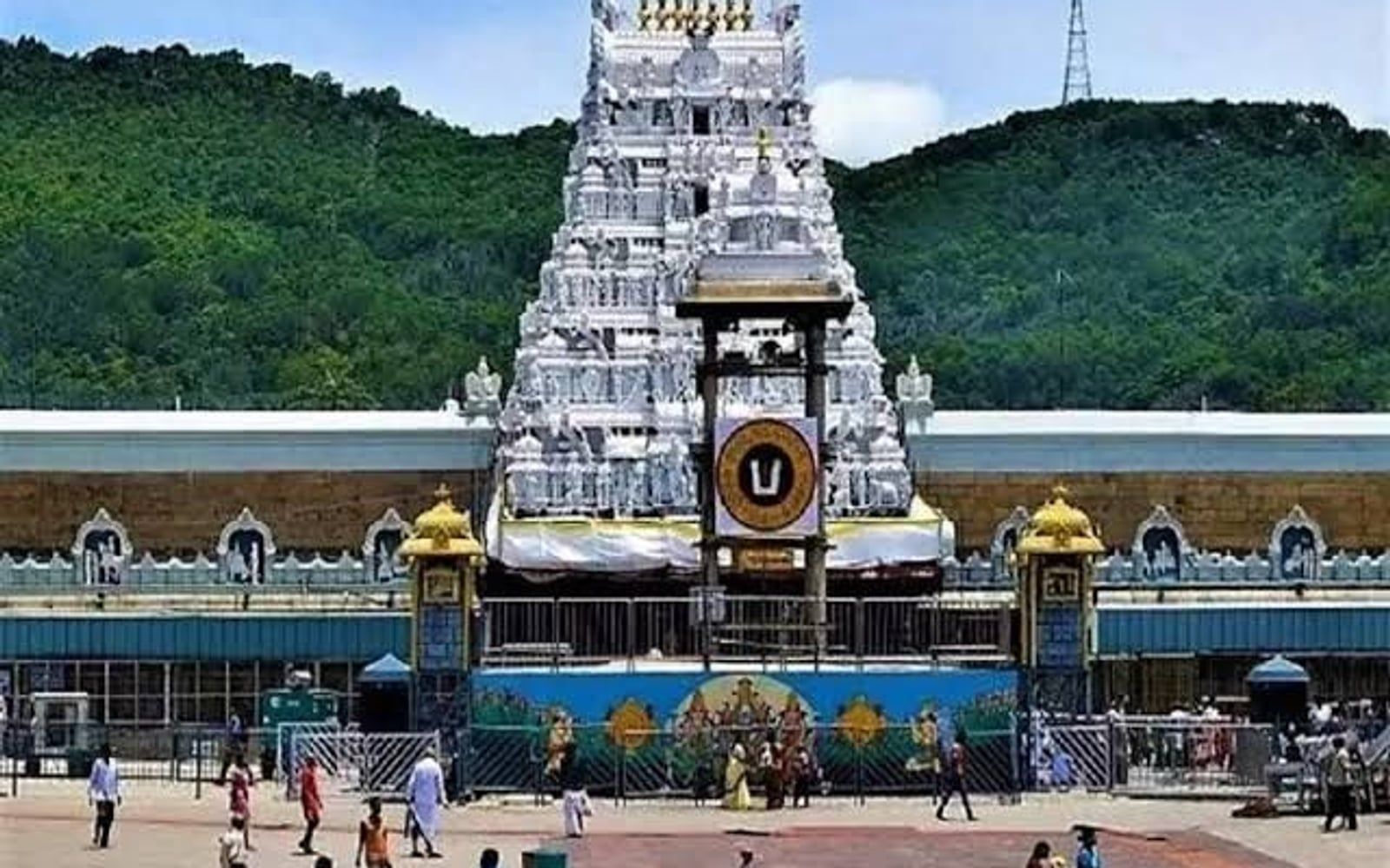 Sri Venkateswara Swami Temple Tirumala (Sampangi Prasanna), Venkatadri, Seshachalam Hill Range, southern banks of Swami Pushkarini, Tirumala, Tirupati, Andhra Pradesh