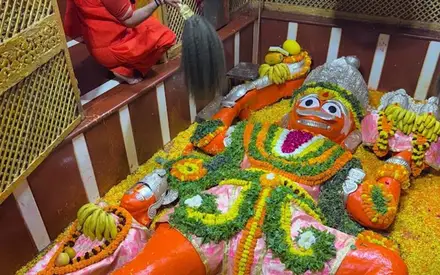 Bade Hanuman Temple (Prayagraj), Daraganj, near Allahabad Fort, Kila Ghat Road, Prayagraj, Uttar Pradesh