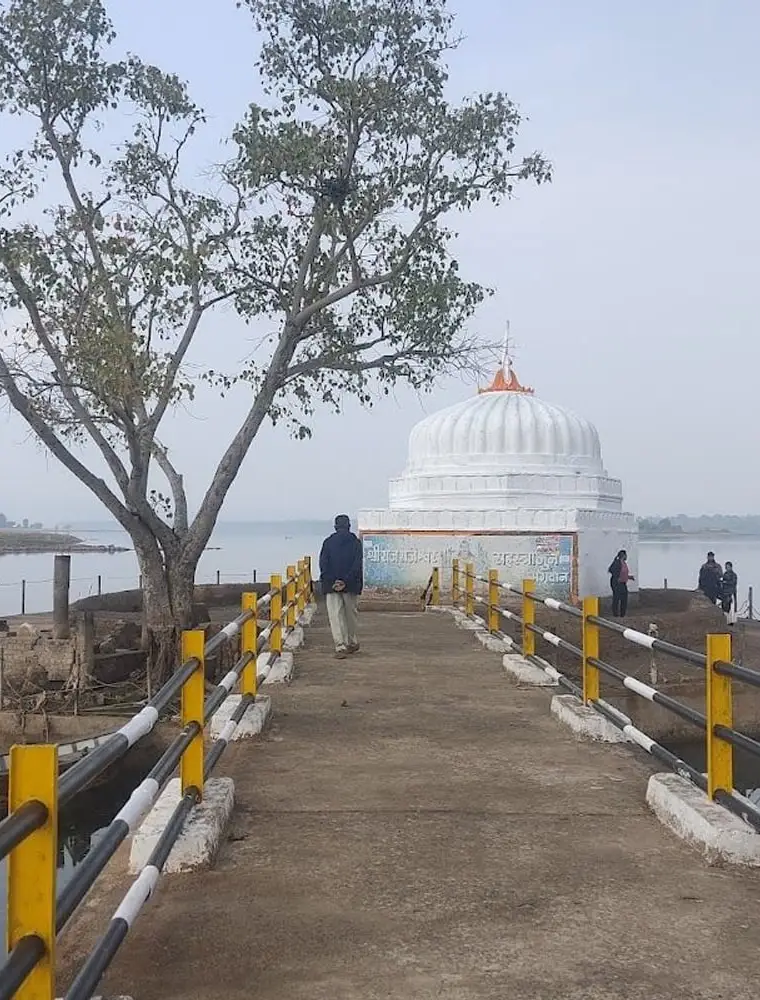 Sahastradhara Temple Mandla