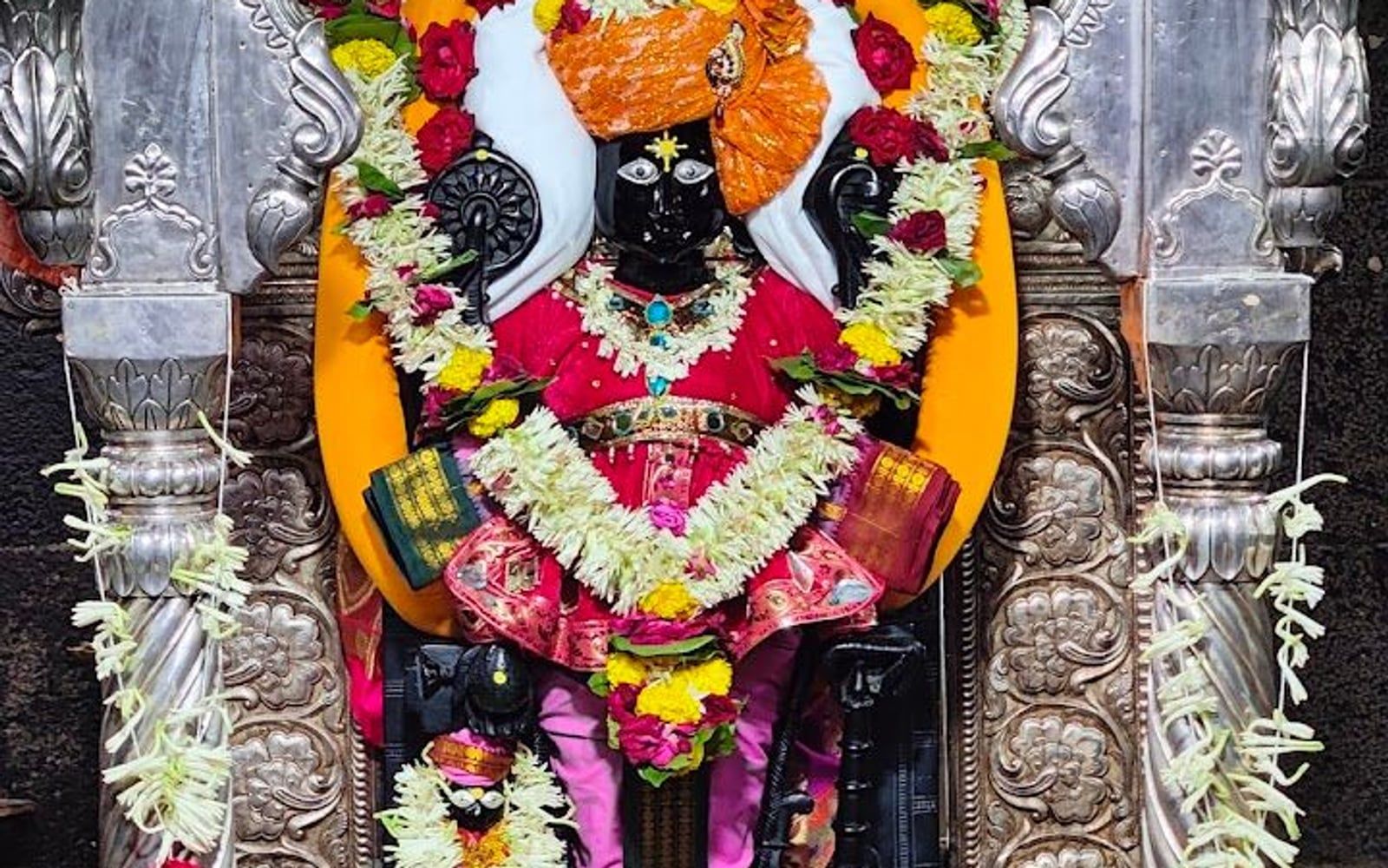 Barshi Bhagwant Temple, Mangalwar Peth / Mangire Mala (near Bhagwant Maidan), Barshi, Solapur, Maharashtra