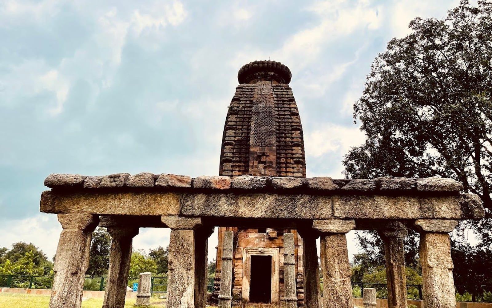 Banda Deul Temple, Off Raghunathpur-Cheliyama road, Banda, Purulia, West Bengal