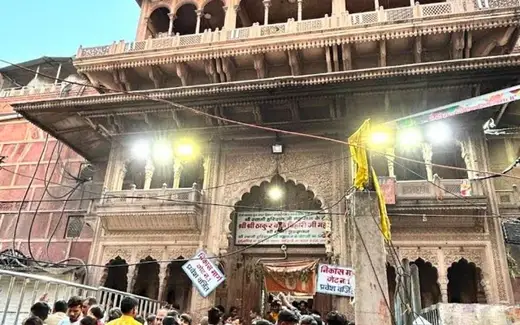 Banke Bihari Temple, Banke Bihari Colony / Vrindavan Bazaar, Vrindavan, Mathura, Uttar Pradesh