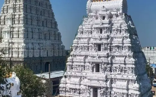 Sri Kalahasteeswara Temple, Central area near Swarnamukhi River, foothills of Seshachalam Hills, Srikalahasti, Tirupati, Andhra Pradesh