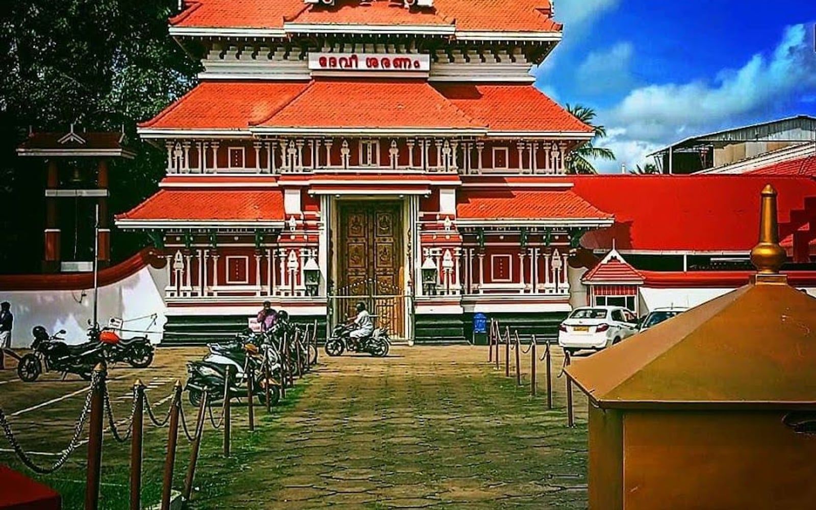 Paramekkavu Bhagavathy Temple, Round East, Thrissur, Kerala