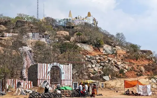 Manyamkonda Venkateswara Swamy Temple, Oblaipalle / Kotakadira (Manyamkonda hill area), Devarakadra, Mahabubnagar, Telangana