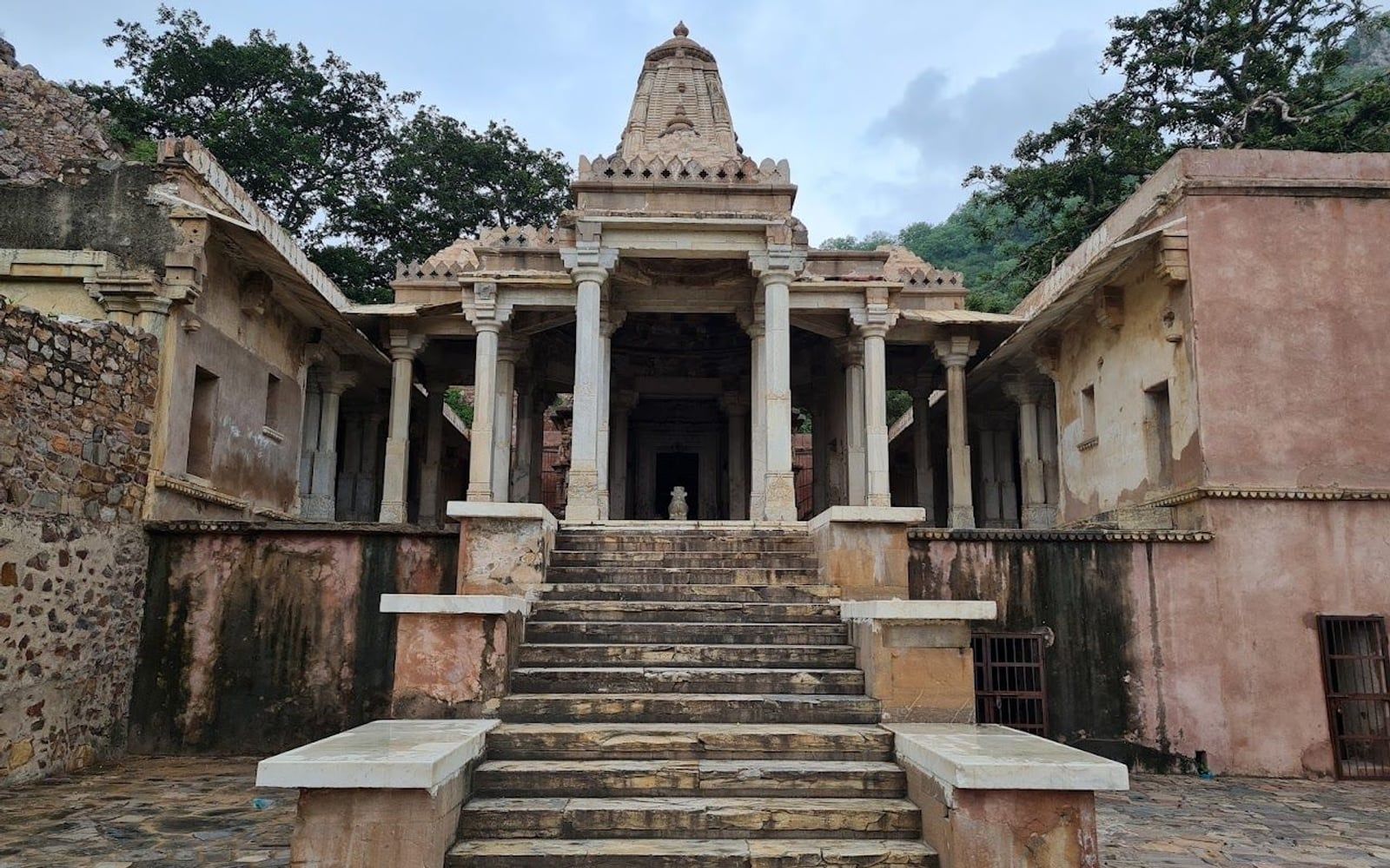 Bhangarh Someshwar Temple, Inside Bhangarh Fort complex, Tehla area, near Gola ka Baas, Bhangarh, Alwar, Rajasthan
