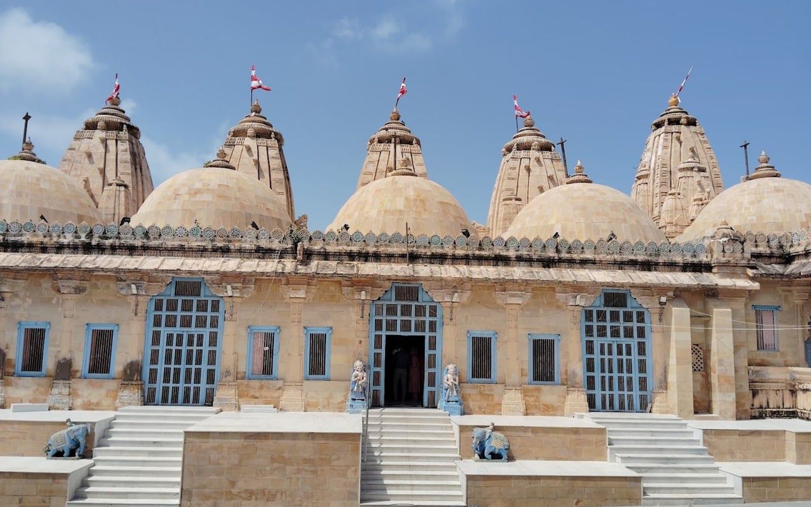 Narayan Sarovar Temple, On the bank of Narayan Sarovar Lake, Narayan Sarovar, Kutch, Gujarat